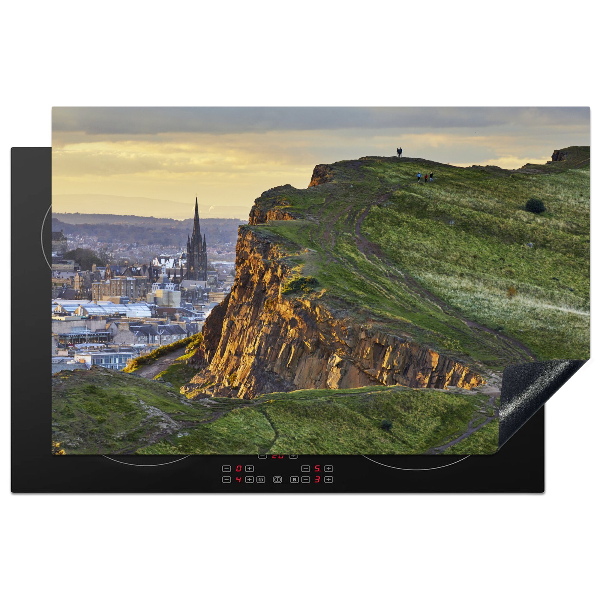 MuchoWow Herdblende-/Abdeckplatte Klippen in Schottland mit Blick auf die Stadt aus der Vogelperspektive, Vinyl, (1 tlg), 81x52 cm, Induktionskochfeld Schutz für die küche, Ceranfeldabdeckung