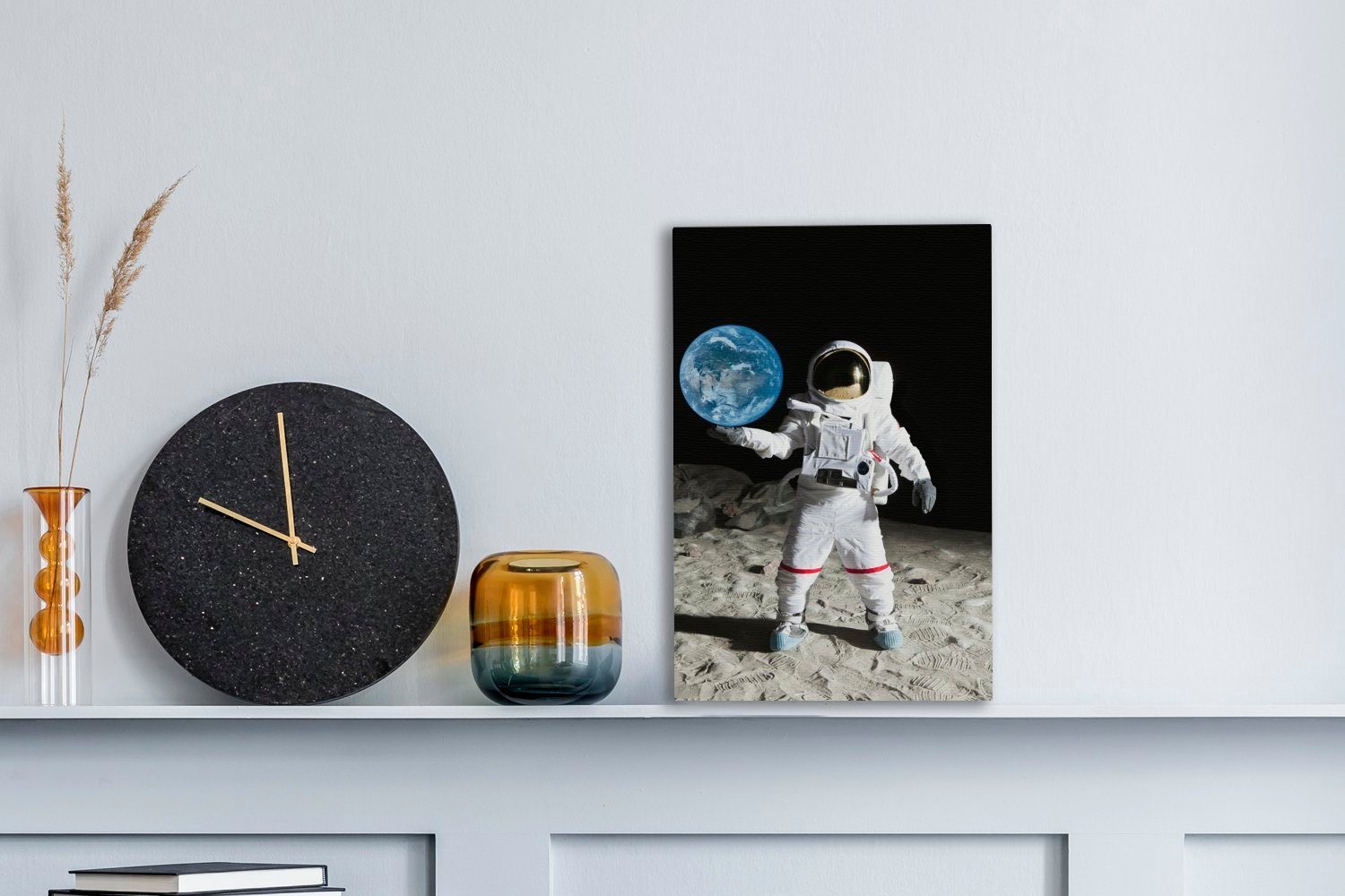 cm fertig Mond Leinwandbild Astronaut inkl. OneMillionCanvasses® Zackenaufhänger, - bespannt Leinwandbild Gemälde, 20x30 Erde, - (1 St),