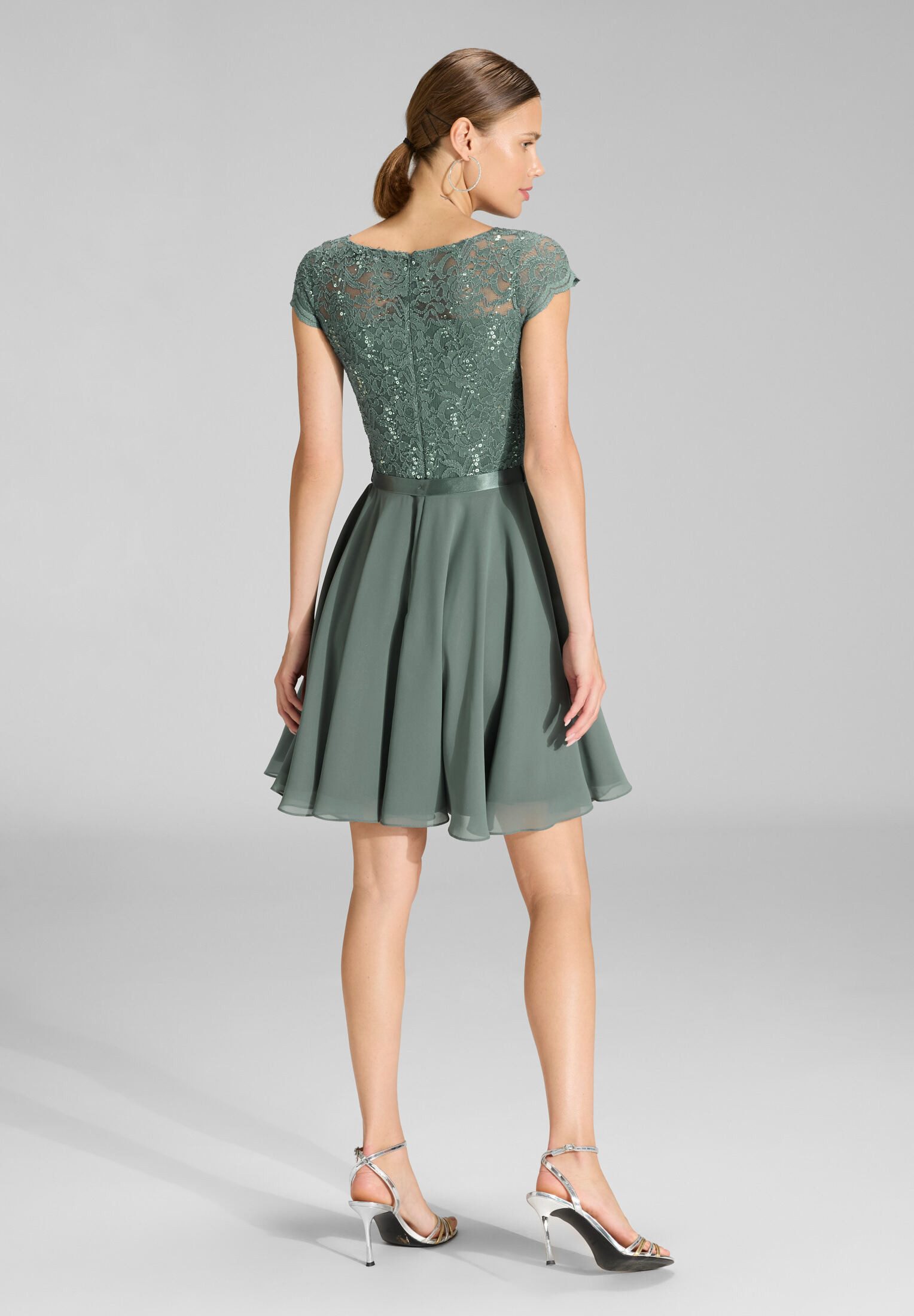 SWING Cocktailkleid Taillierte Passform mit ausgestelltem Rockteil