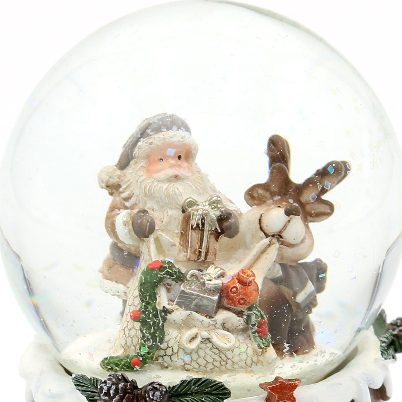 mit verziertem Weihnachtsmann Elch (1 aufwendig Dekohelden24 auf Schneekugel Sockel, St) Schneekugel