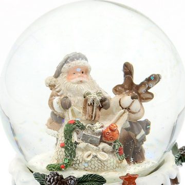 Dekohelden24 Schneekugel Schneekugel Weihnachtsmann mit Elch auf aufwendig verziertem Sockel, (1 St)