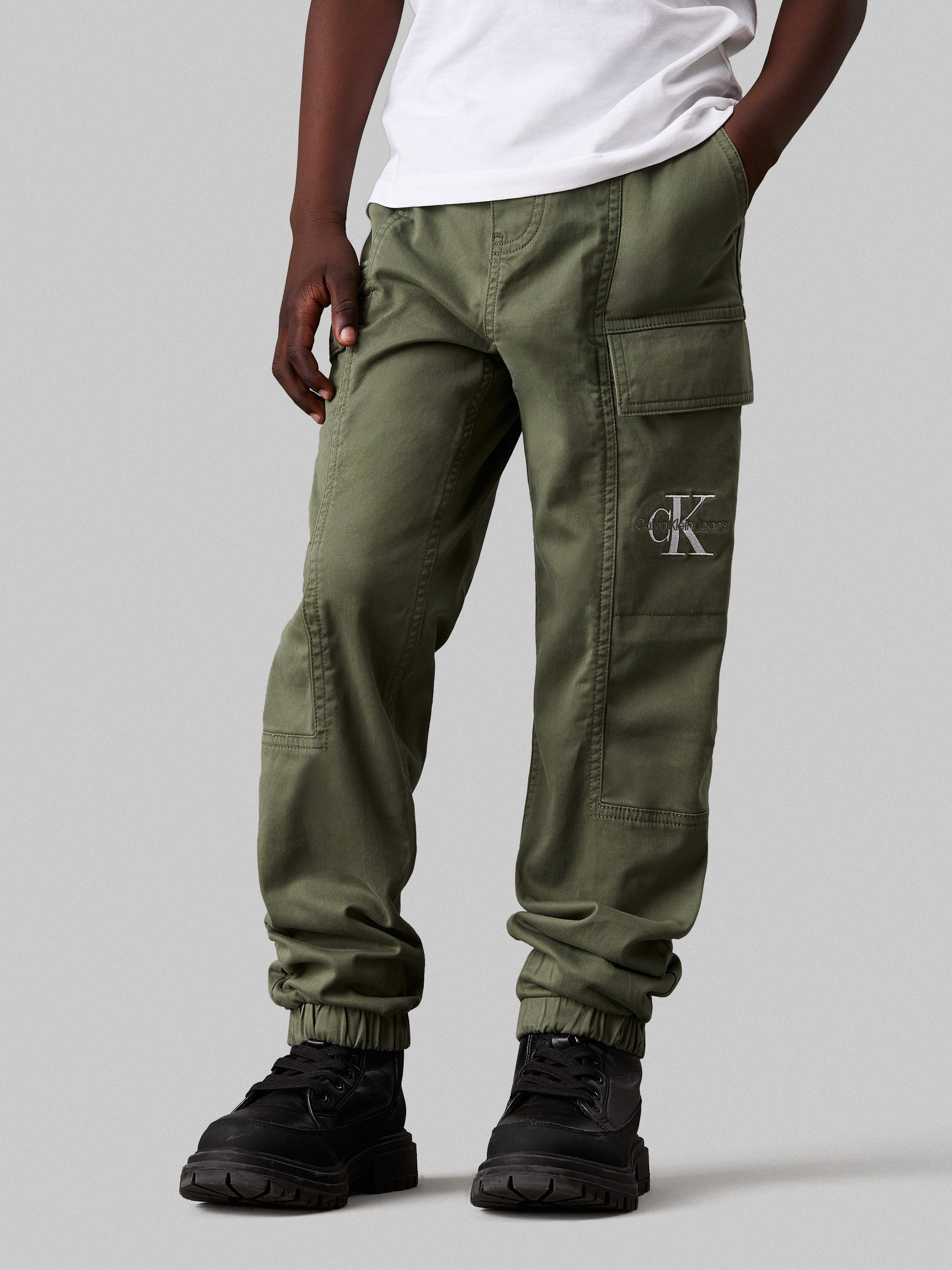 Calvin Klein Jeans Sweathose ESSENTIAL WOVEN CARGO PANTS für Kinder bis 16 Jahre mit Logo-Print