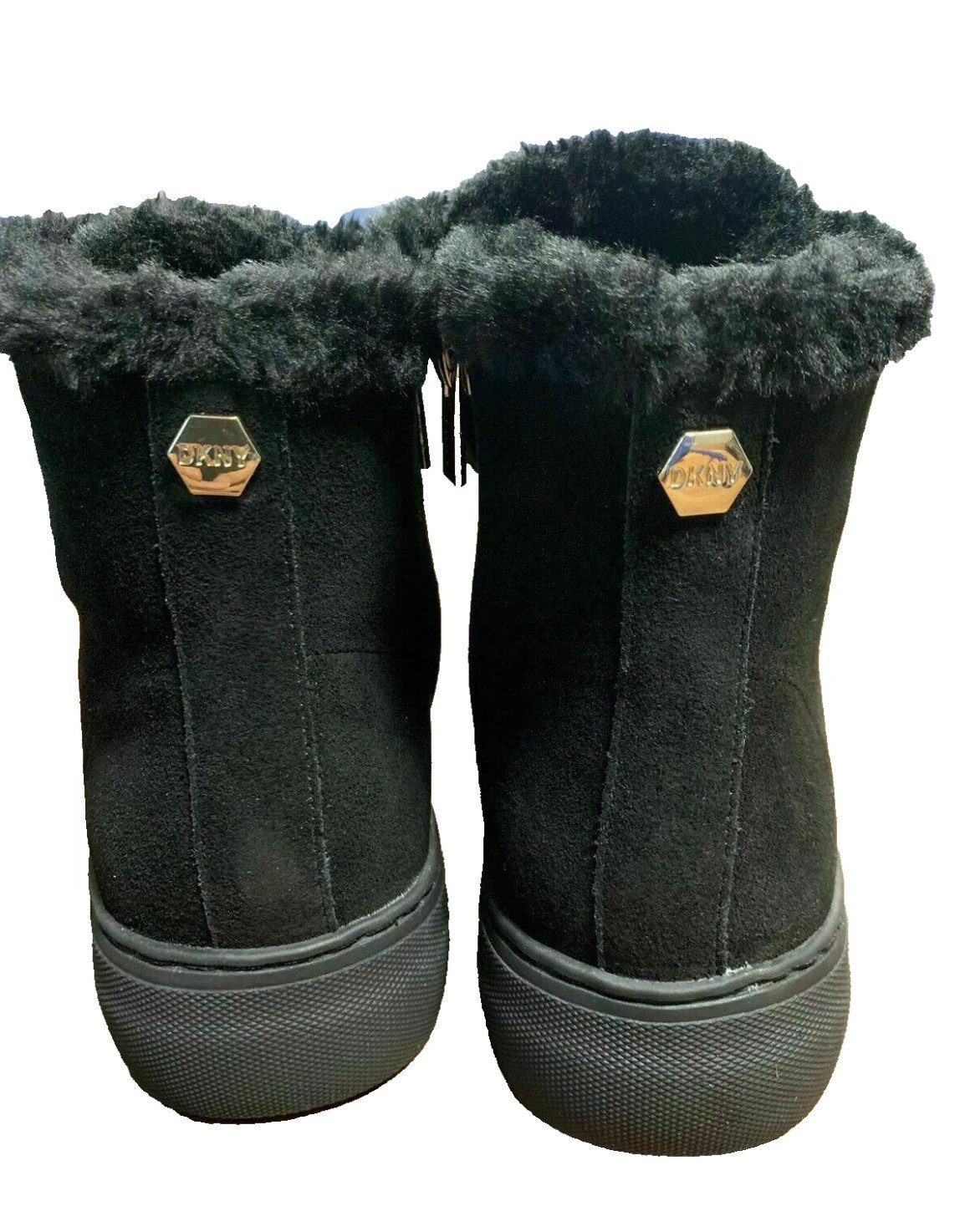 DKNY Donna Karan mit Faux-Futter City-Style trifft auf Winterkomfort Sneakerboots Ein stylisches Statement für kalte Tage