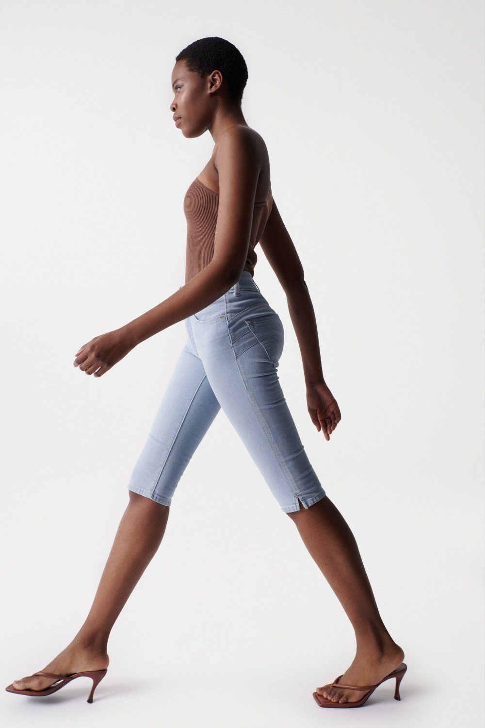 Salsa Stretch-Jeans SALSA JEANS CAPRI SECRET PUSH IN light wash blue 21005945.0851