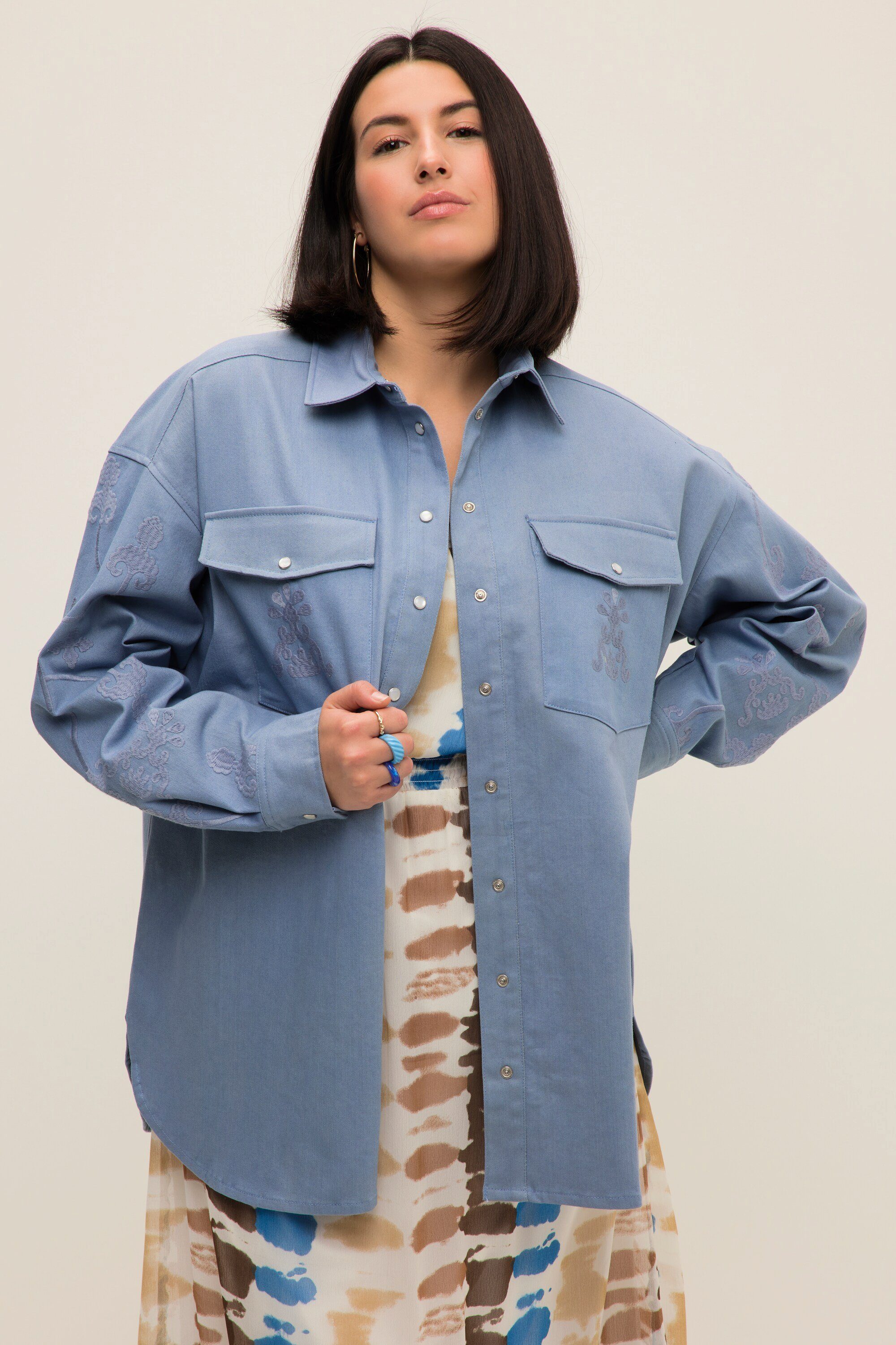 Hemdbluse Jeanshemd oversized Stickereien Hemdkragen Langarm