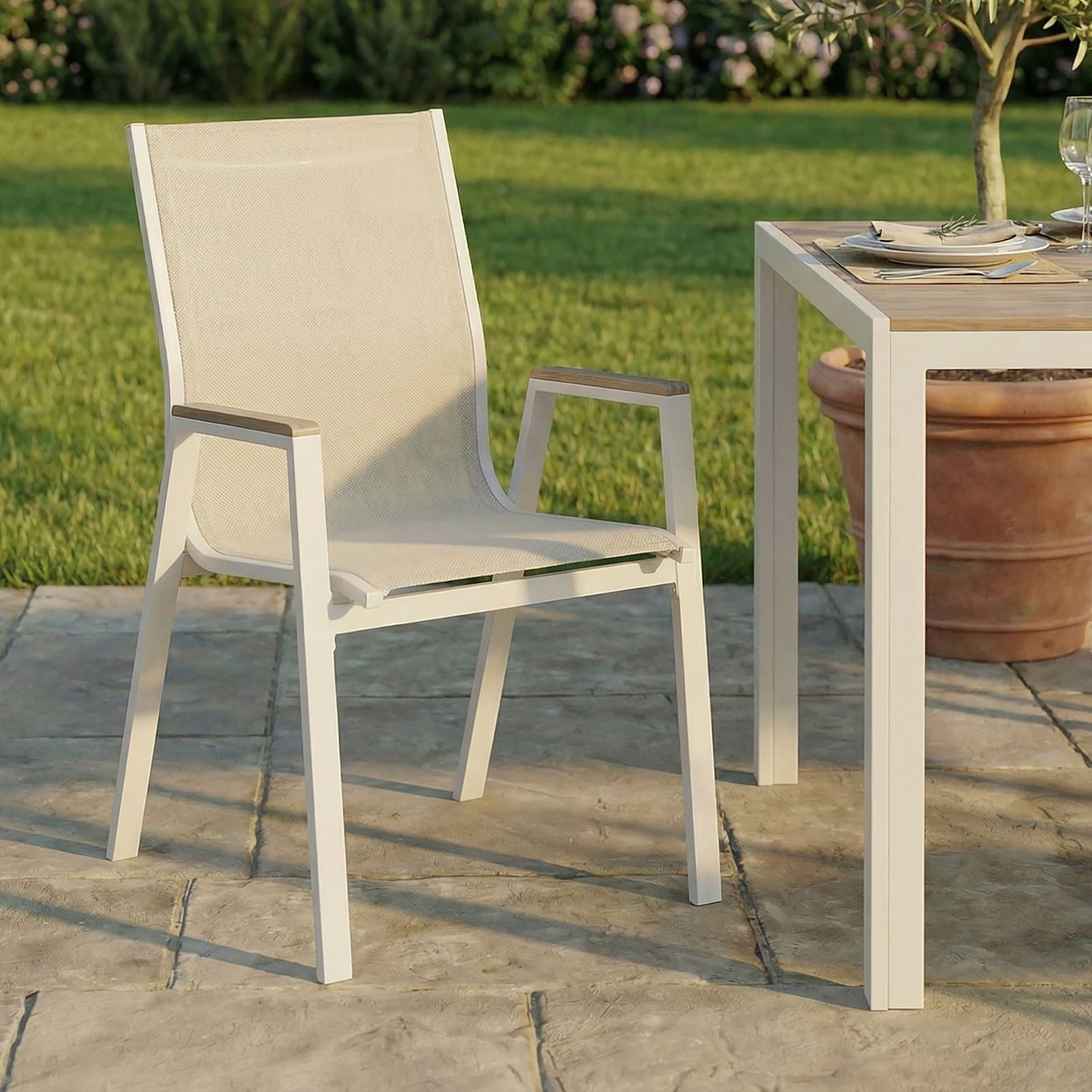 IDIMEX Gartenstuhl MONDELLO (6 St), Terrassenstühle 6er Set mit Armlehnen aus WPC Weiß/Beige