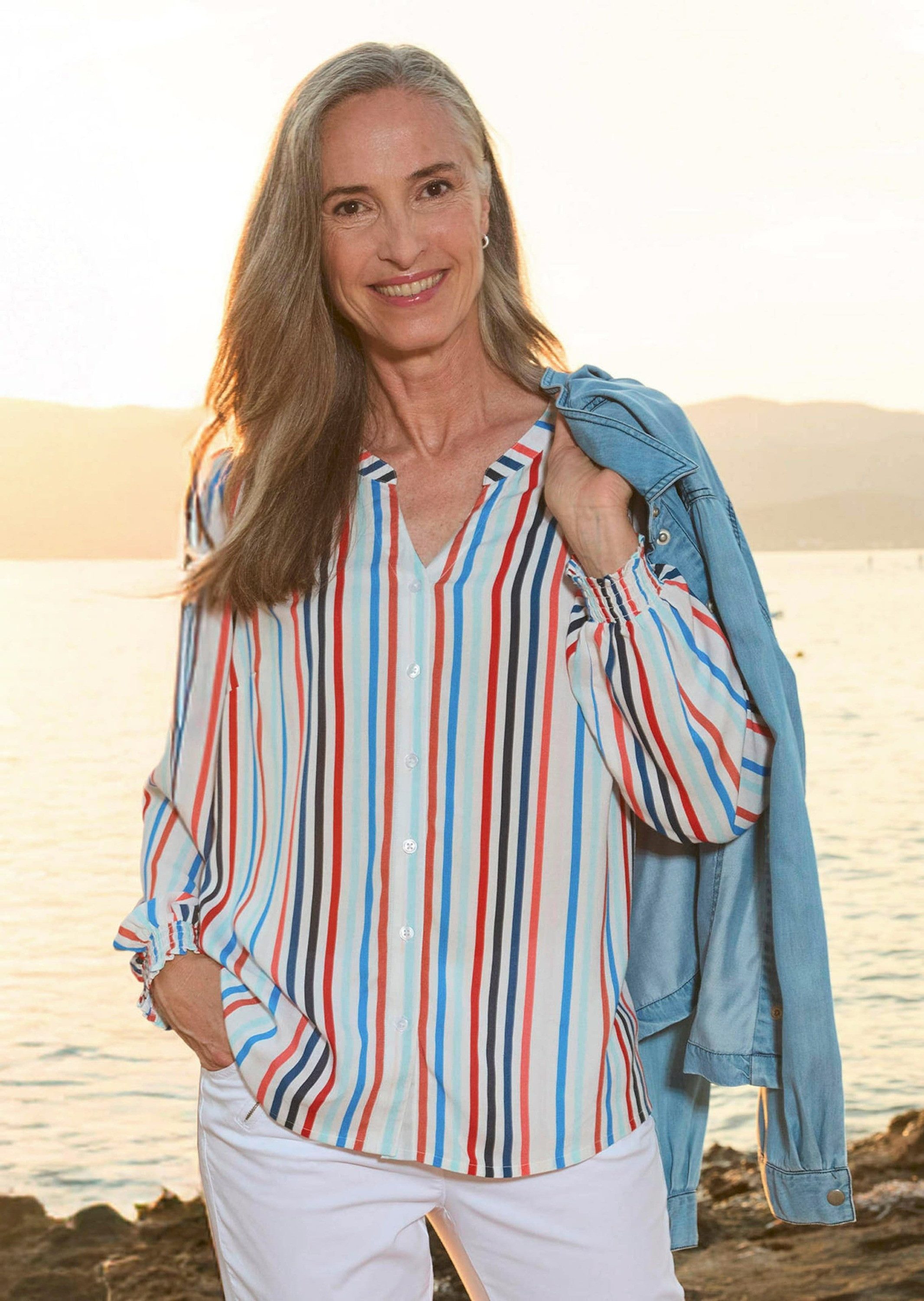 Klassische Bluse Kurzgröße: Streifenbluse mit Smokdetails