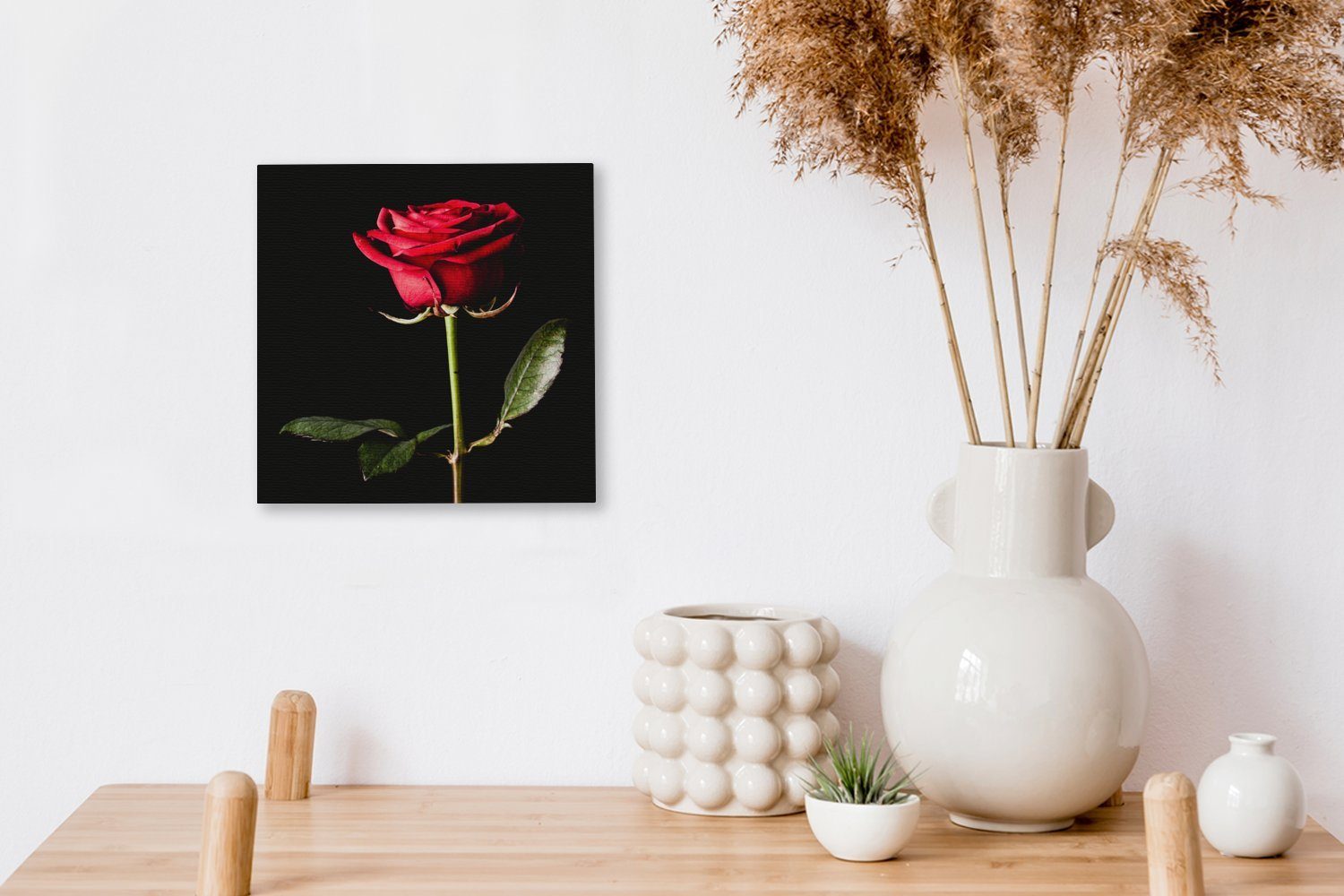 Wohnzimmer Leinwand Eine OneMillionCanvasses® bunt Leinwandbild Rose Bilder St), schwarzem (1 Schlafzimmer rote Hintergrund, für auf