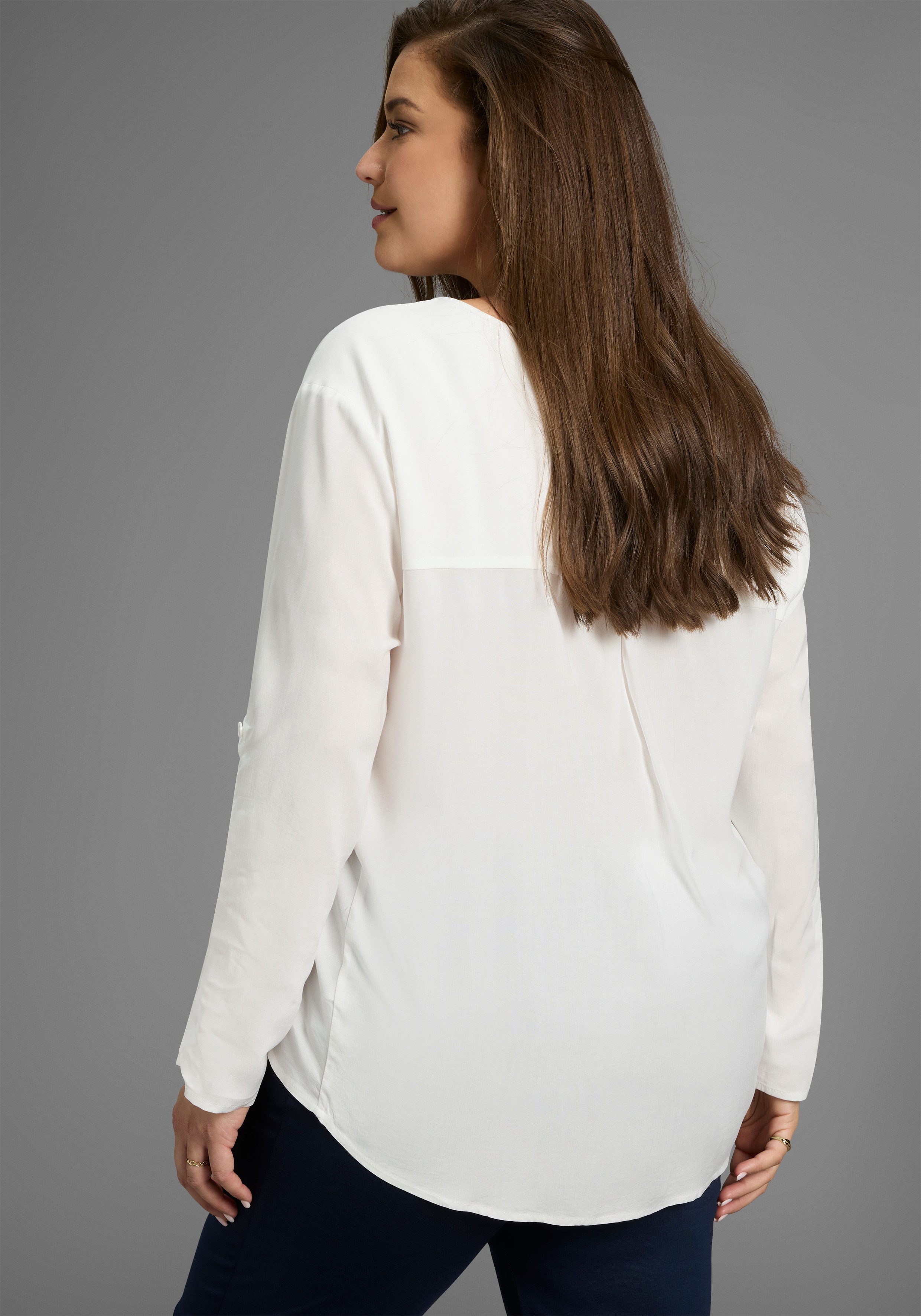 Laura Scott CURVE Schlupfbluse aus fließender Viskose mit Ärmelriegeln zum Krempeln - GROSSE GRÖSSE. Reduzierter Preis € 46,99. Unverbindliche Preisempfehlung € 57,99