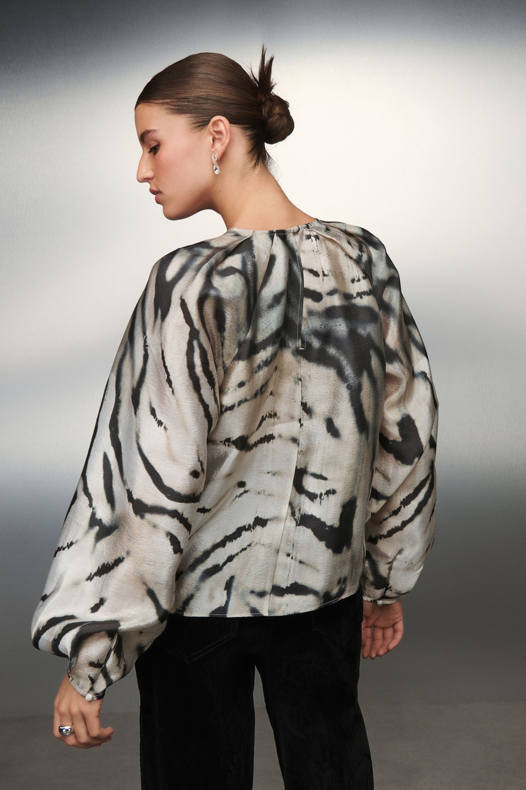 Next Langarmbluse Bluse mit voluminösen langen Ärmeln (1-tlg) günstig online kaufen