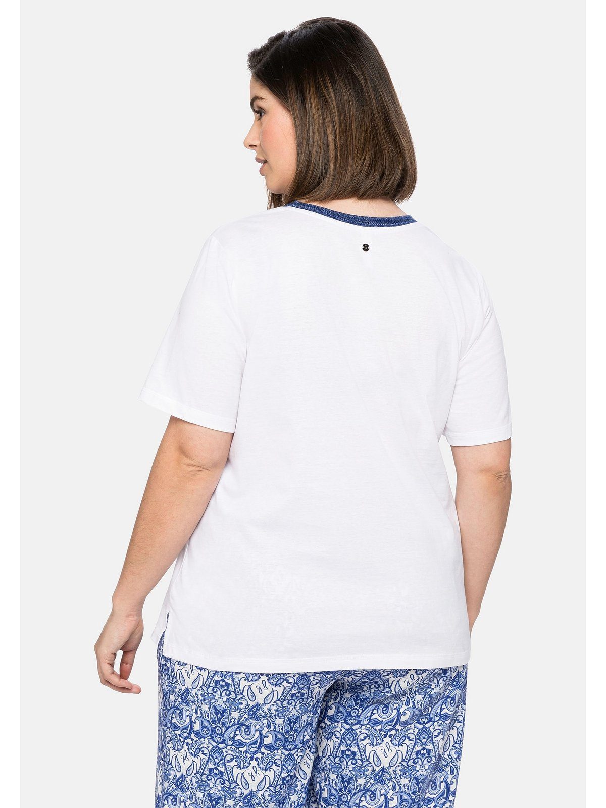 Große Frontdruck Größen am weiß modischem Sheego T-Shirt mit Effektgarn Ausschnitt und