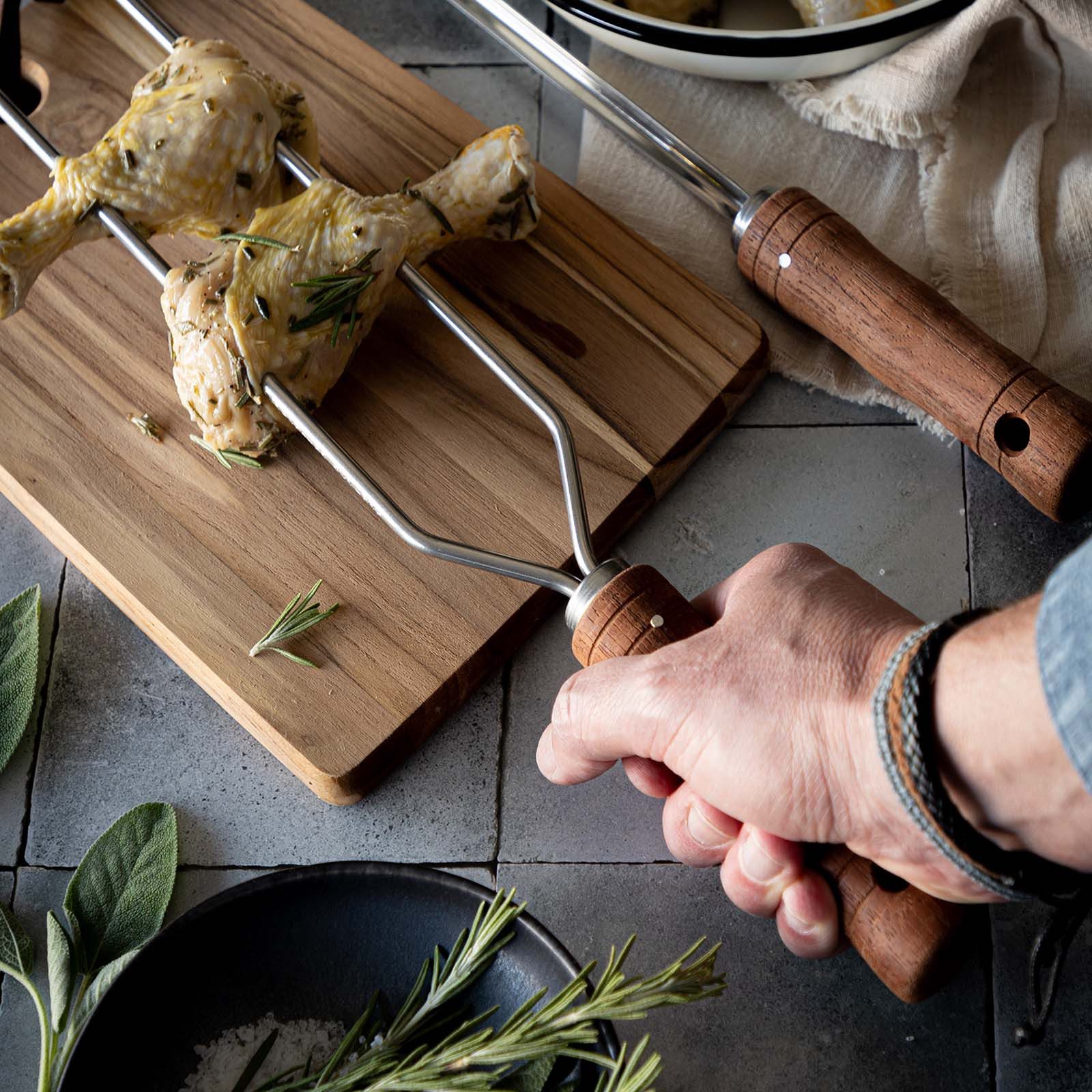 Tramontina Grillspieß Doppelspieß CHURRASCO - Edelstahl mit Holzgriff (1-St), rostfreier Edelstahl, mit Holzgriff, kein Verrutschen des Grillguts