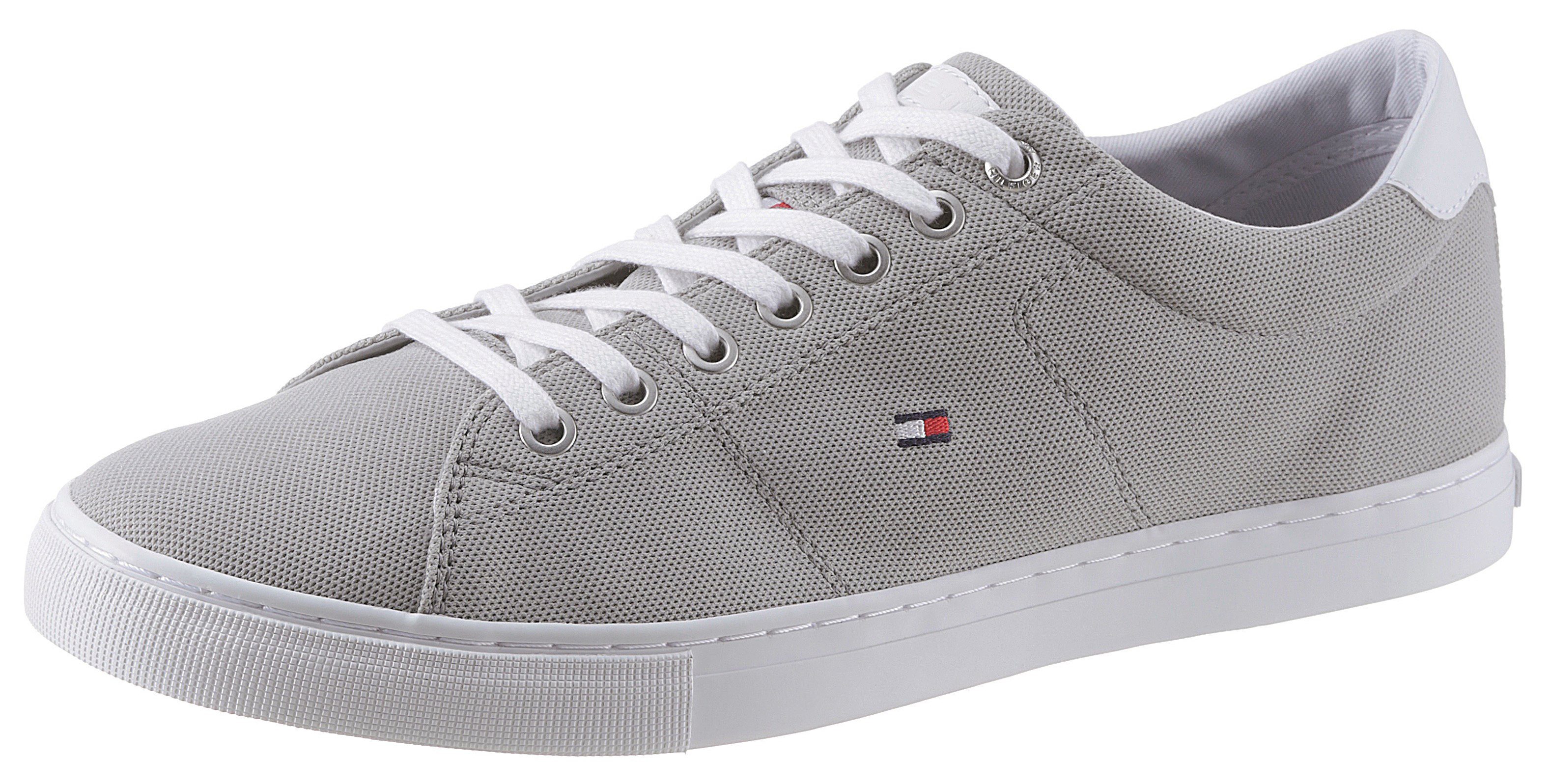TOMMY HILFIGER »SEASONAL TEXTILE SNEAKER« Sneaker mit heller Plimsolls TOMMY HILFIGER Seasonal Textile Sneaker