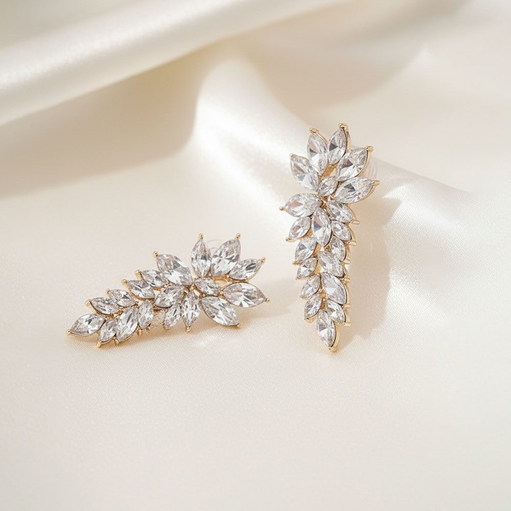 YouBella Ohrhänger-Set Kristalltropfen und Dangler Ohrringe Für Frauen & Mädchen (Inhalt der Packung: Paar Ohrringe x 1, Perfekt für besondere Anlässe & Office  – Bild 5 von 5