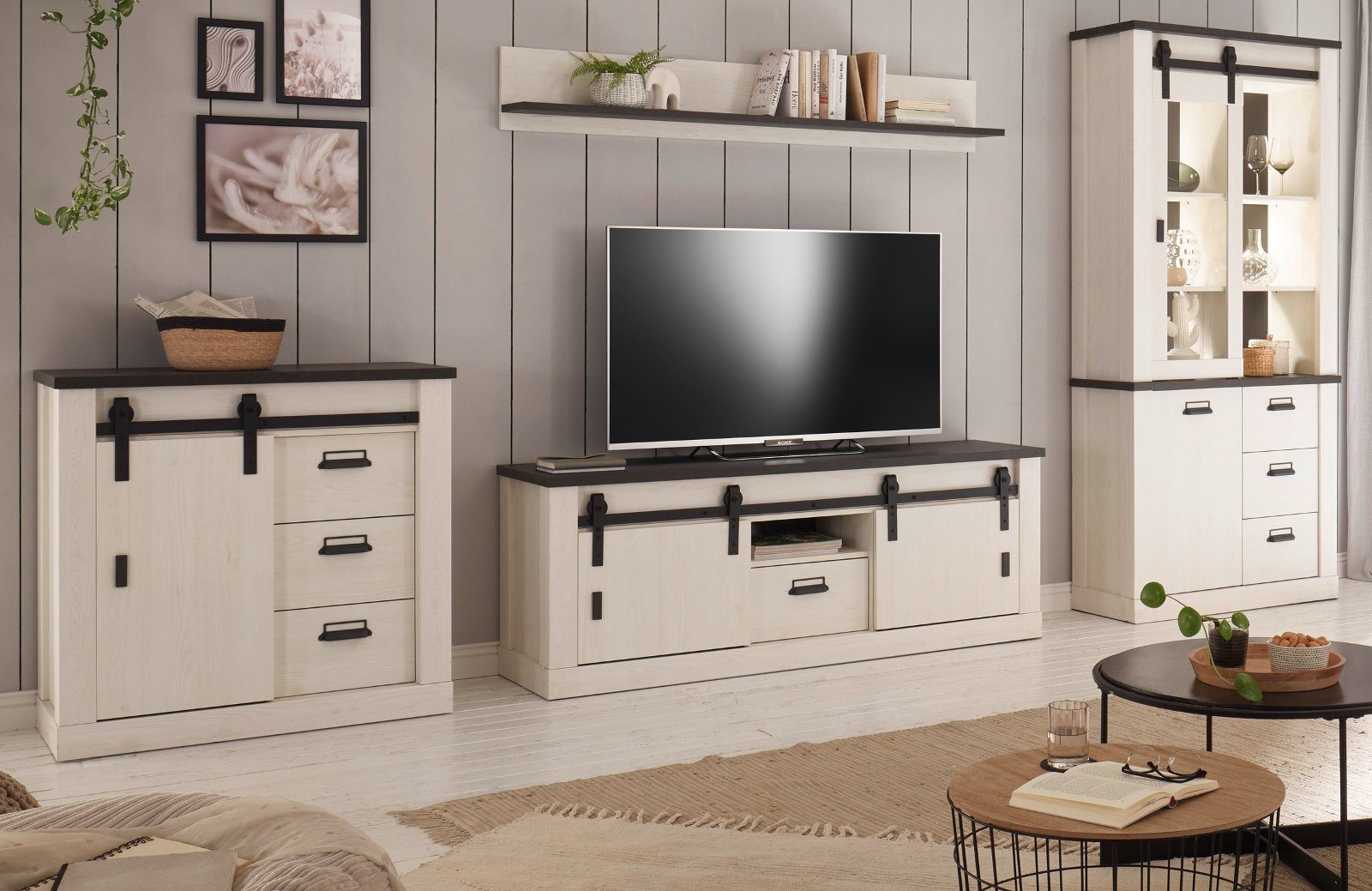 Furn.Design Wohnwand Stove, (Wohnzimmer Set in Pinie weiß Landhaus, 385 x 200 cm), mit Soft-Close und Scheunentorbeschlag