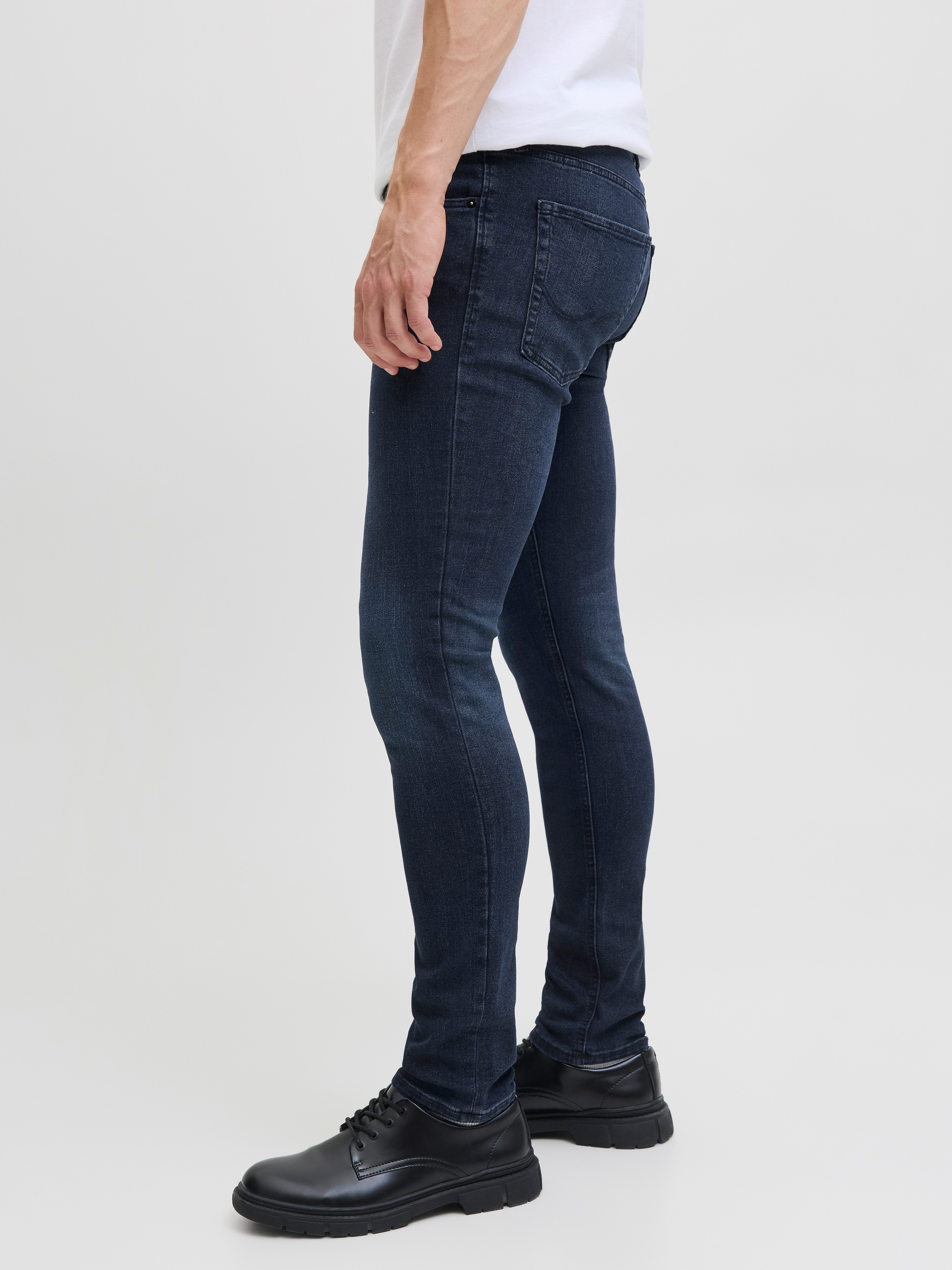 Jack & Jones Skinny-fit-Jeans JJILIAM Skinny Jeans mit Used-Waschung für schlanke Silhouette Abriebeffekte, modisch, skinny fit, Baumwollmischung