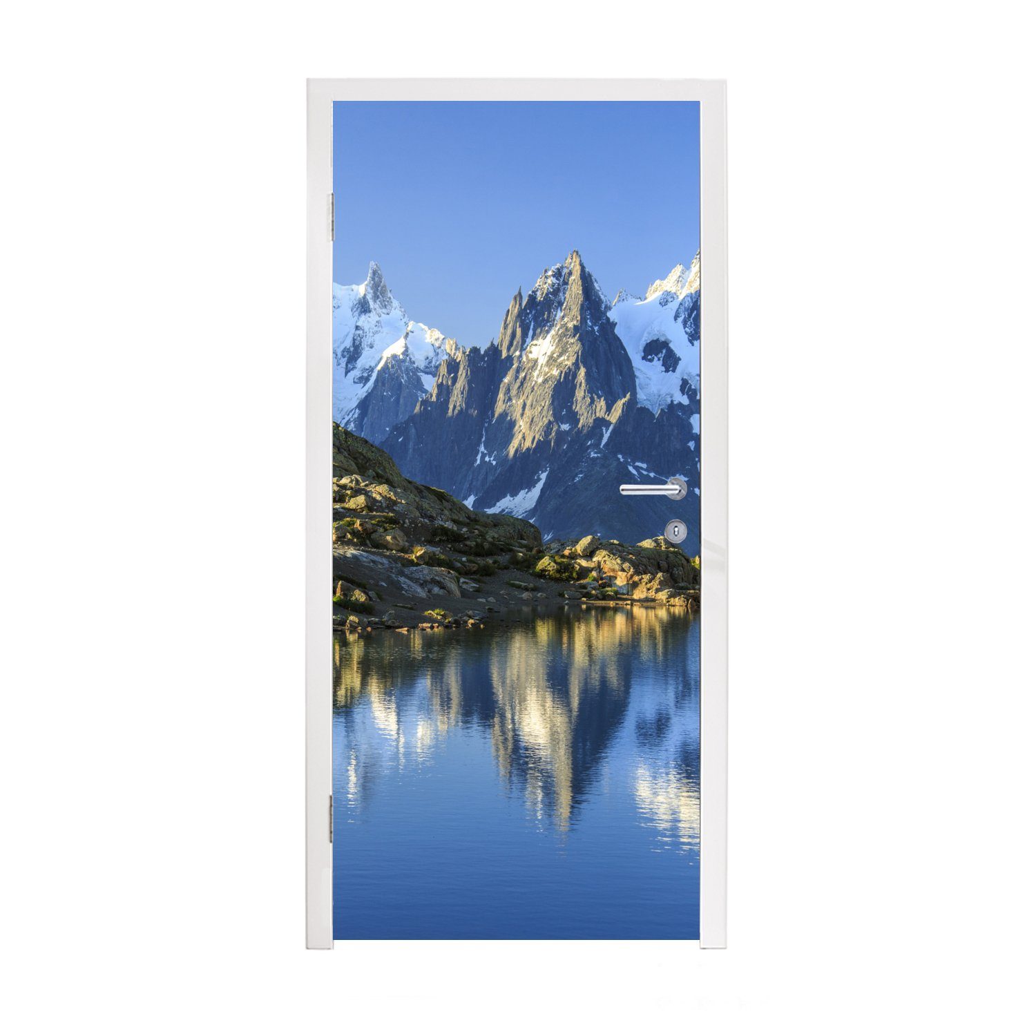 MuchoWow Türtapete Die schneebedeckten Gipfel des Mont Blanc spiegeln sich im Weißen See, Matt, bedruckt, (1 St), Fototapete für Tür, Türaufkleber, 75x205 cm