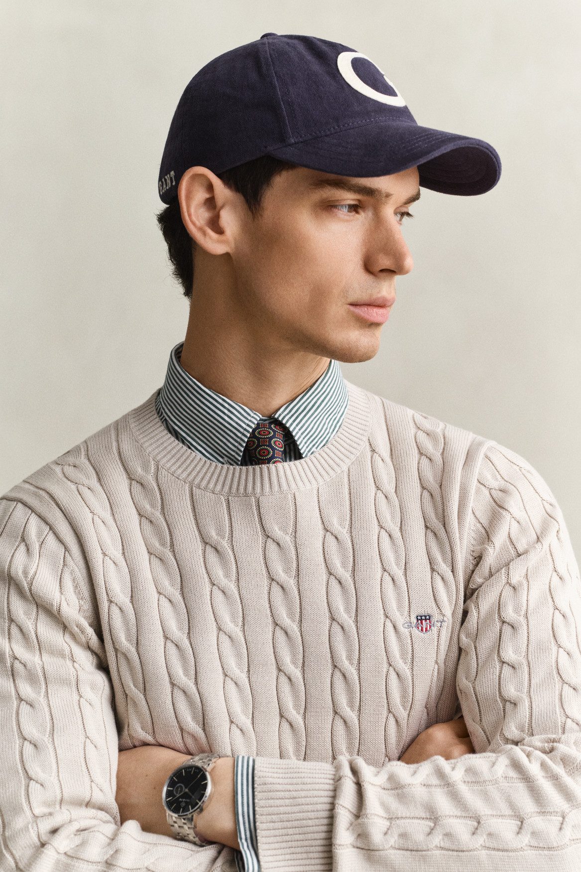 Gant Strickpullover COTTON CABLE C-NECK mit Wappen-Logostickerei auf der Brust