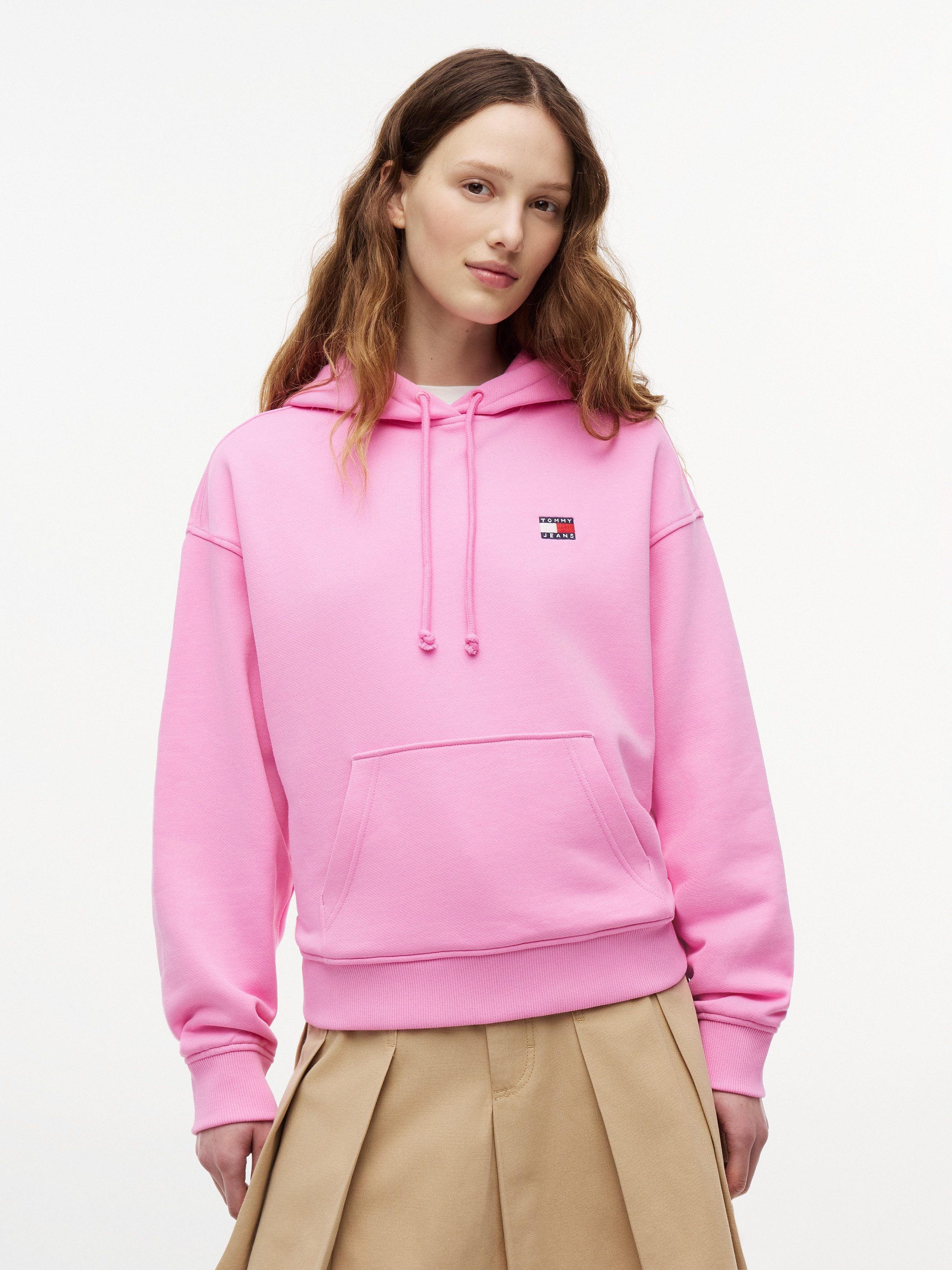 Tommy Jeans Kapuzensweatshirt TJW BXY BADGE HOODIE EXT mit Logo-Badge