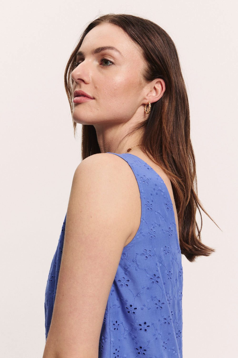 Tranquillo Sommerkleid Lenii in Lace-Optik Baumwolle unifarben runder Rückenausschnitt (Einzelteil) GOTS-zertifiziertes Spitzenkleid mit Baumwollfutter und Seit – Bild 2 von 5