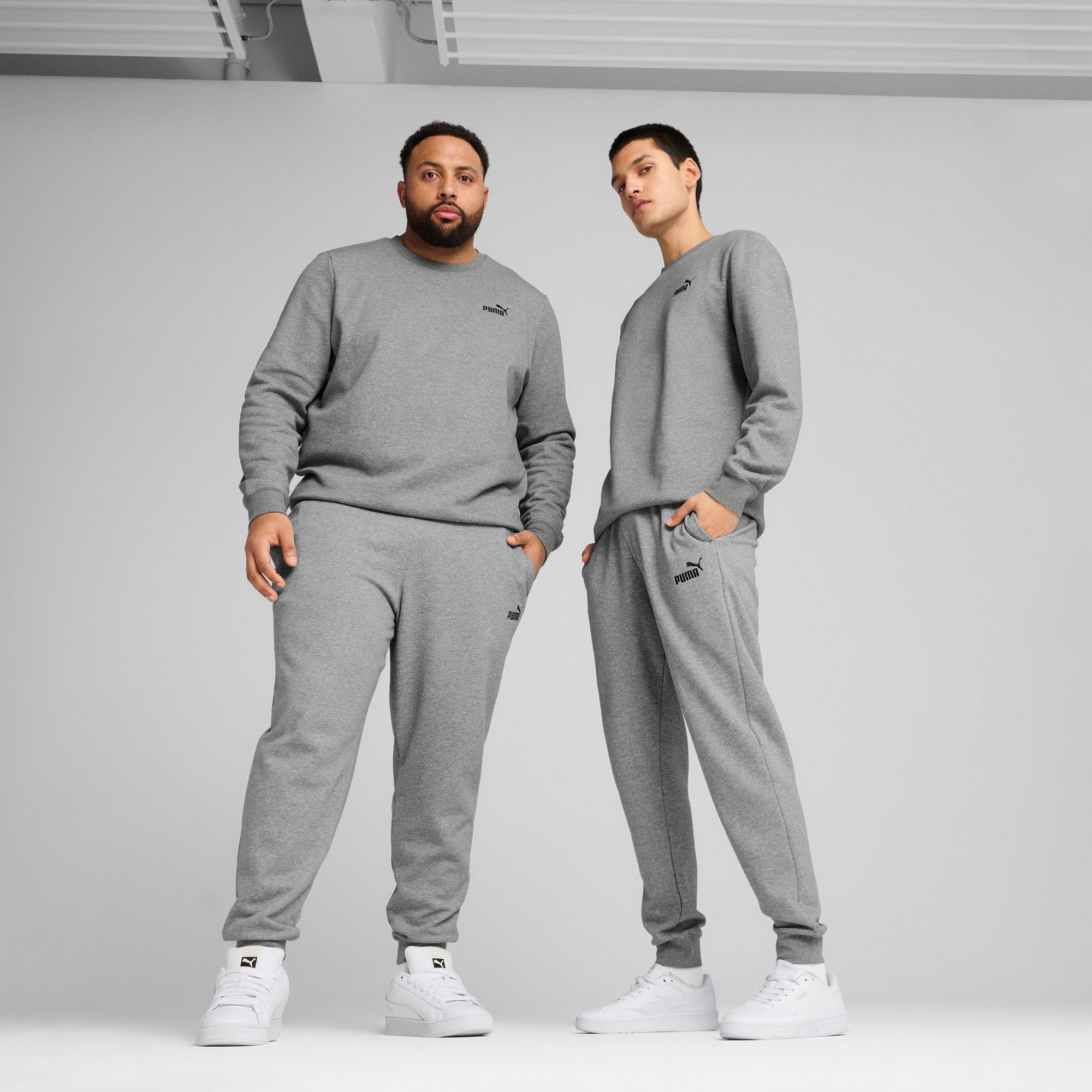 PUMA Trainingshose ESS NO. 1 LOGO SWEATPANTS FL CL mit Eingrifftaschen, elastischer Bund mit Kordelzug