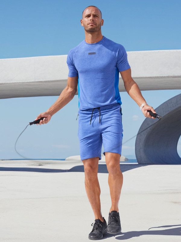 Zum Outfit 10