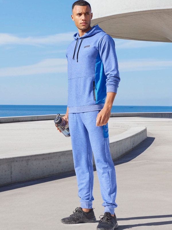 Zum Outfit 8