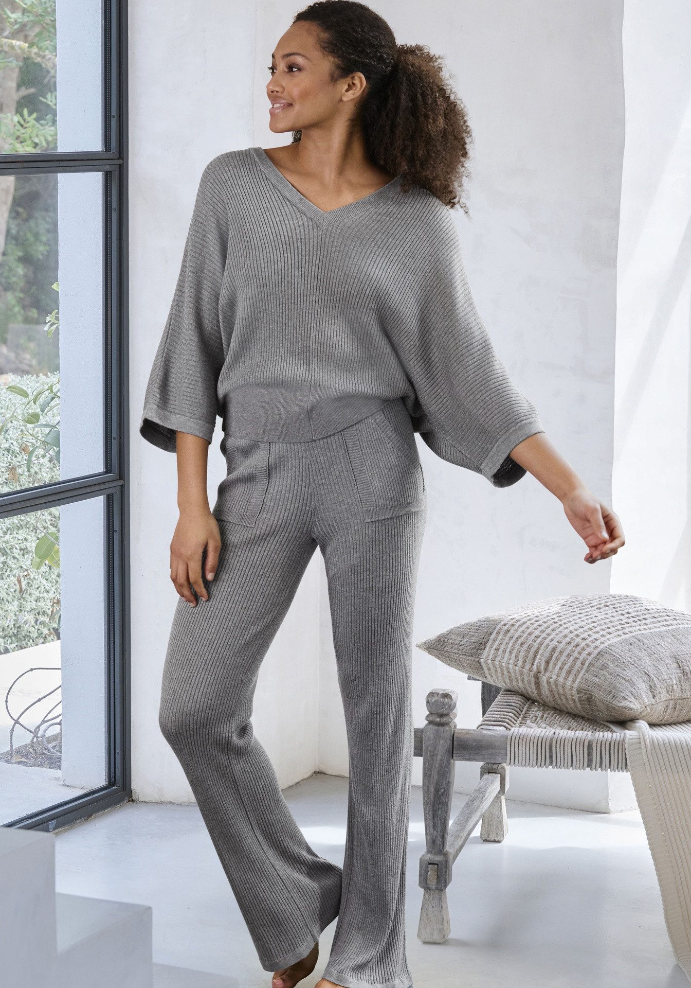 Zum Outfit 7