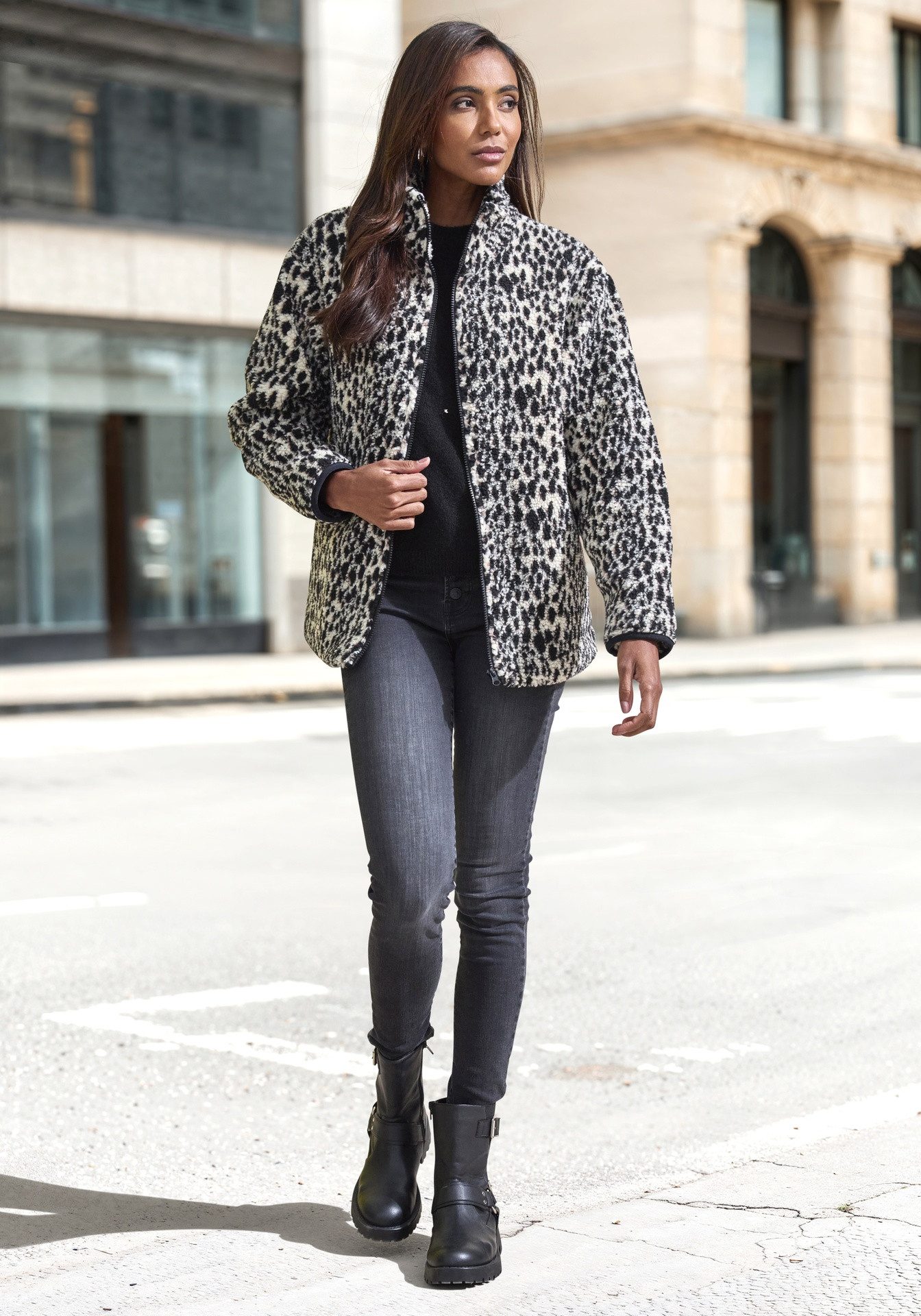 Zum Outfit 7