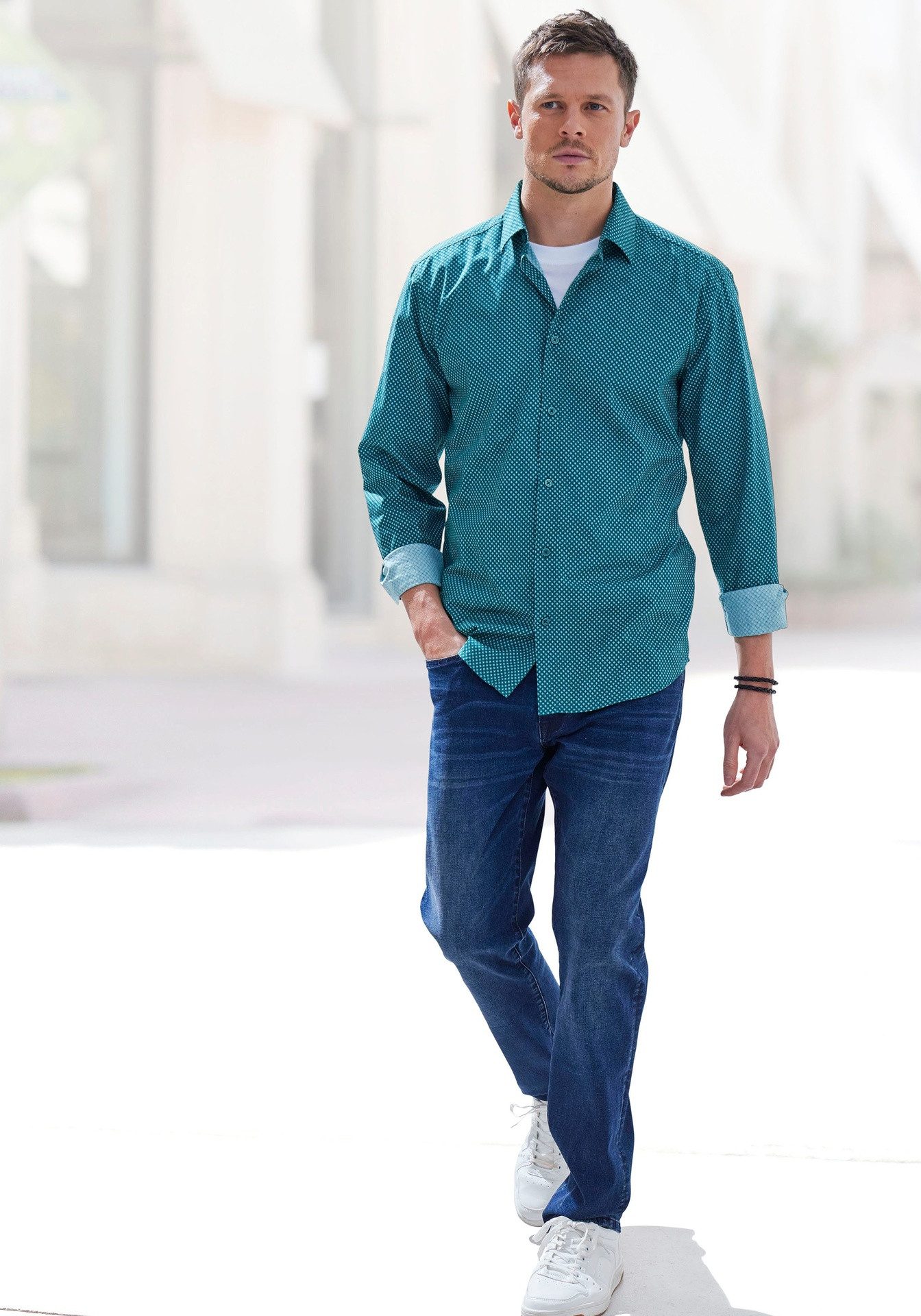 Zum Outfit 10