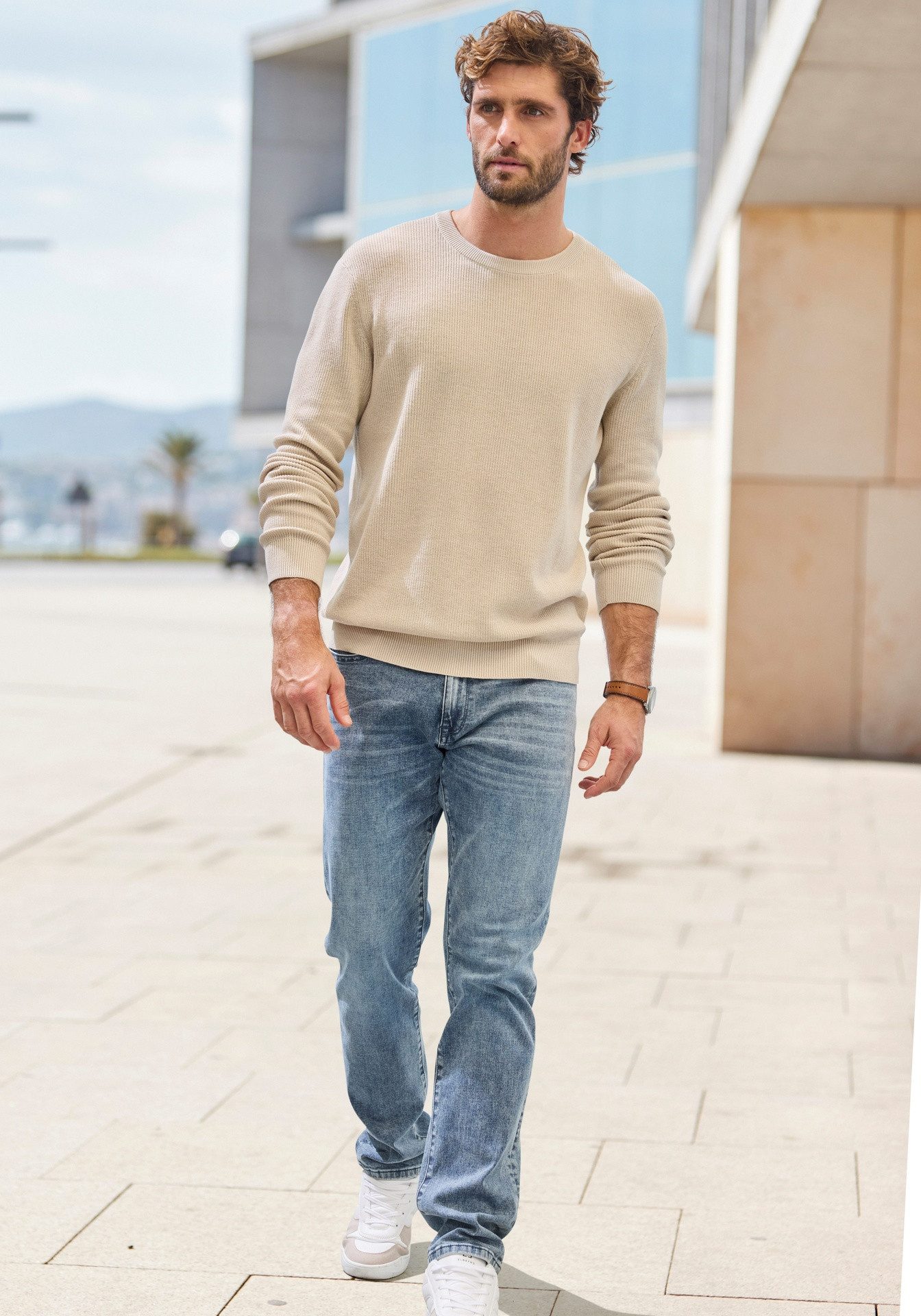 Zum Outfit 7
