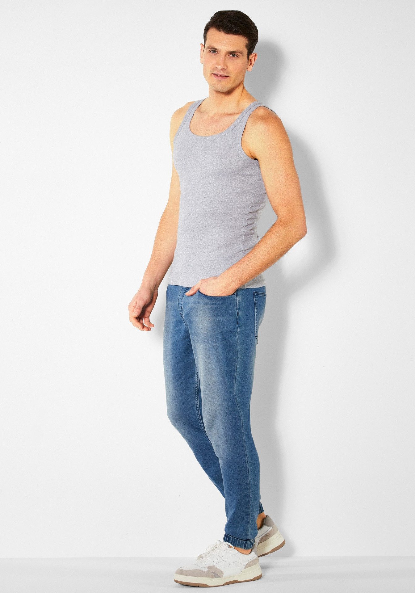 Zum Outfit 9