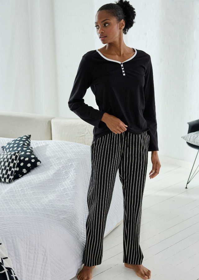 Zum Outfit 12
